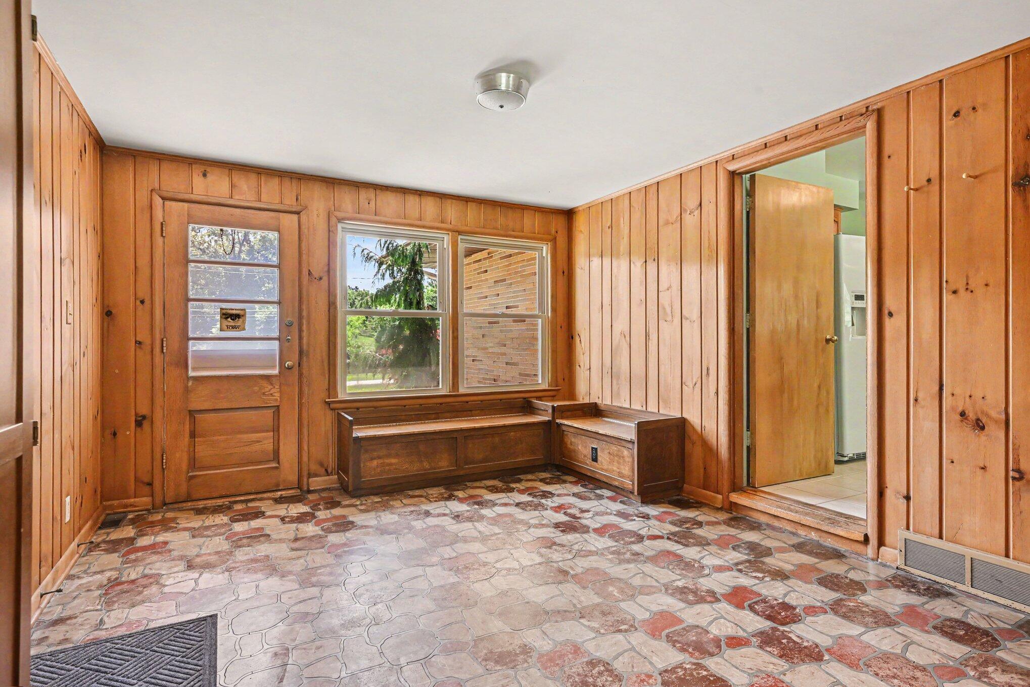 2556 Angling Road Kalamazoo, MI 49008 - Photo 16 of 26 016_file_8893