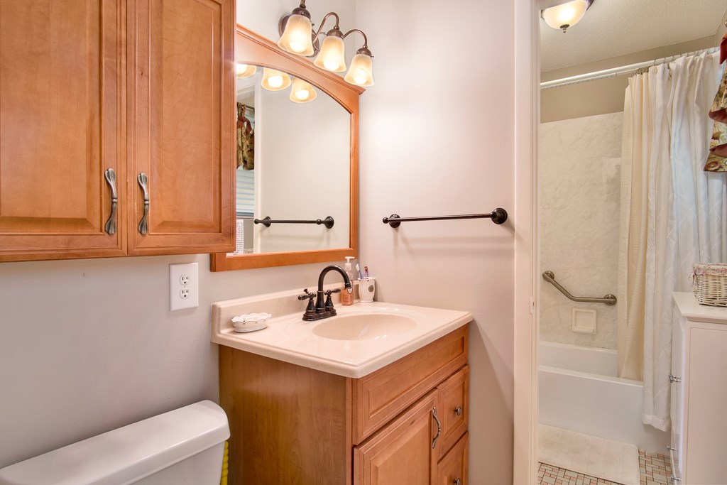 6781 Piney Woods Road Foley, AL 36535 - Photo 11 of 16 Master Bath