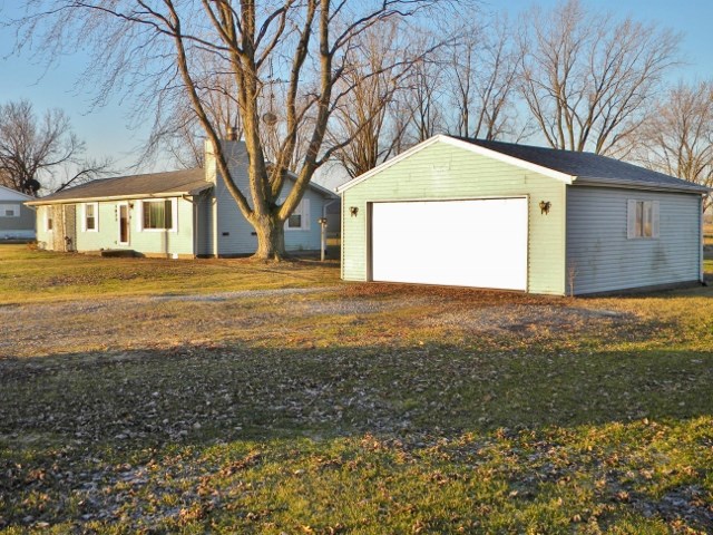 1833 State Rte 19 Bourbon, IN 46504 - Photo 3 of 19