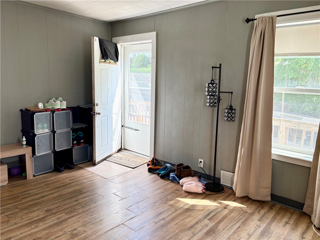 510 Bernon Street Woonsocket, RI 02895 - Photo 4 of 29 Unit 1 Entry/Liv Rm