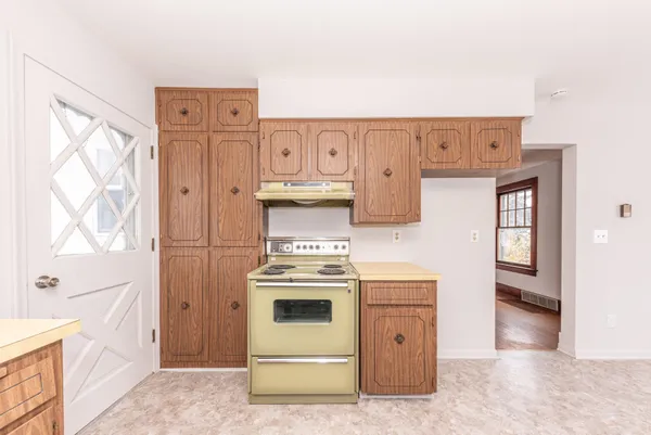 $150,000 | 701 Michigan Avenue, Monroe, MI 48162