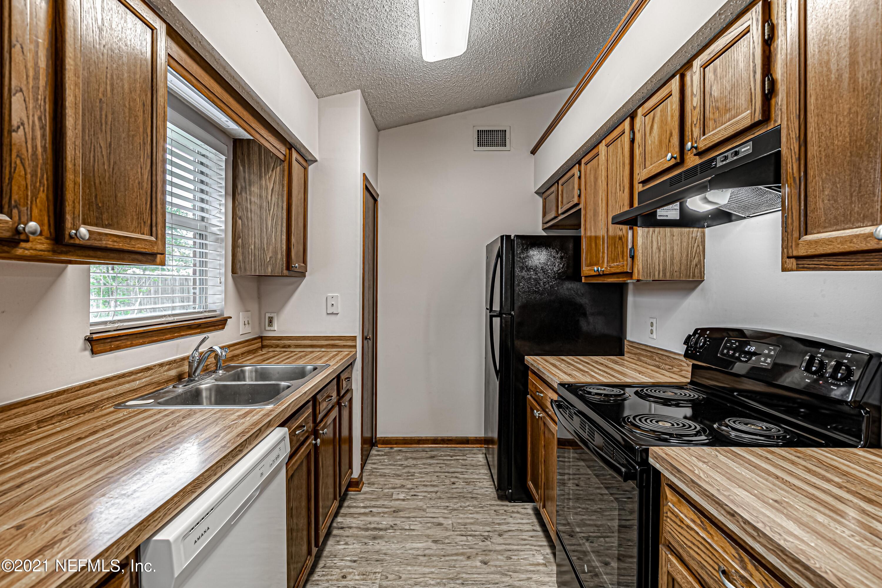 2226 Mareeba Road Jacksonville, FL 32246 - Photo 16 of 30 16-Kitchen