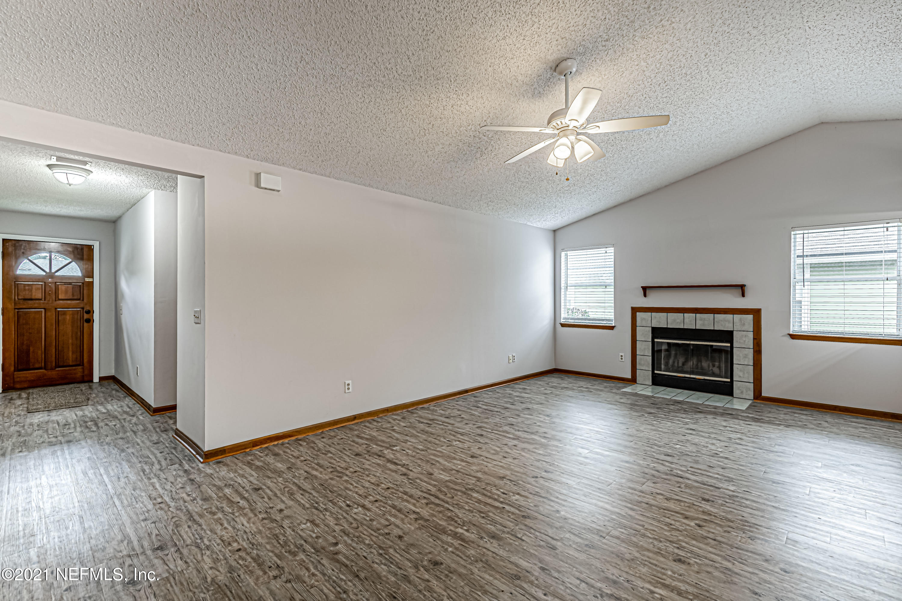 2226 Mareeba Road Jacksonville, FL 32246 - Photo 8 of 30 8-Living Room