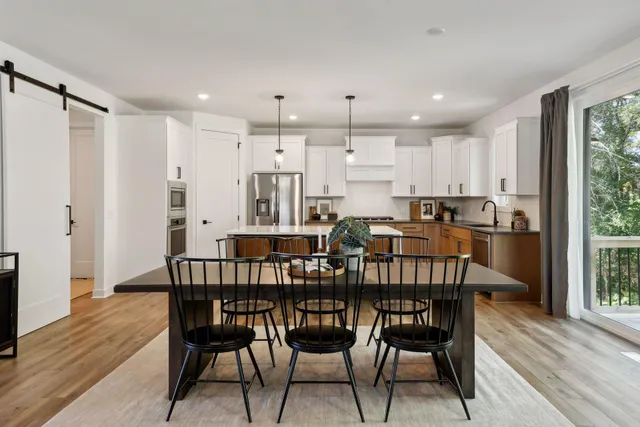 $999,900 | 2415 Laurie Court West, St. Paul, MN 55113