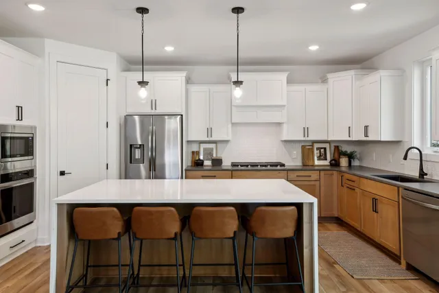 $999,900 | 2415 Laurie Court West, St. Paul, MN 55113