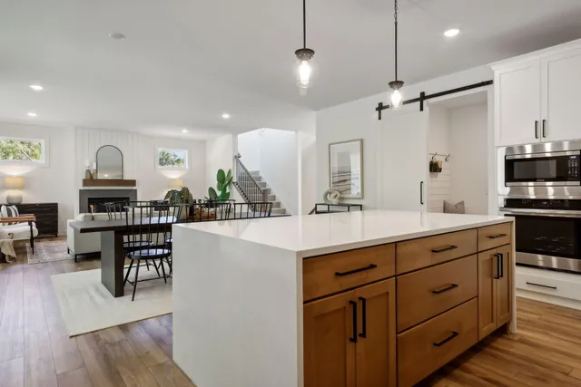 $999,900 | 2415 Laurie Court West, St. Paul, MN 55113