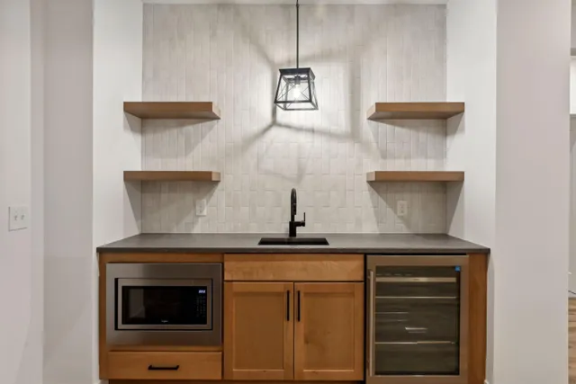 $999,900 | 2415 Laurie Court West, St. Paul, MN 55113