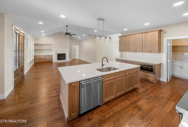 $890,000 | 5929 John Drive, Greenback, TN 37742