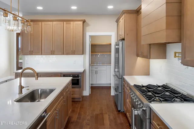 $890,000 | 5929 John Drive, Greenback, TN 37742