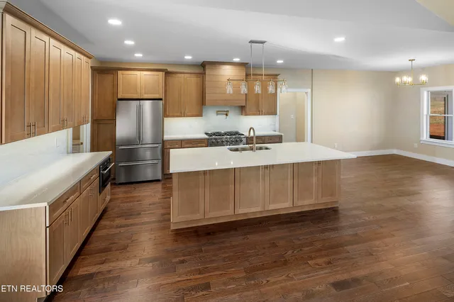 $890,000 | 5929 John Drive, Greenback, TN 37742