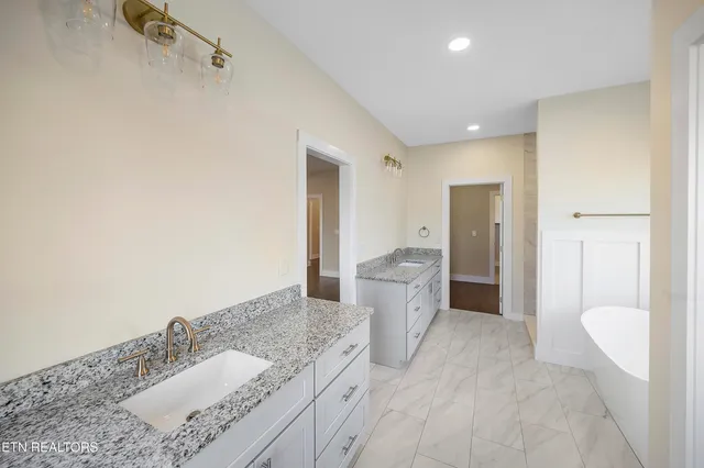 $890,000 | 5929 John Drive, Greenback, TN 37742