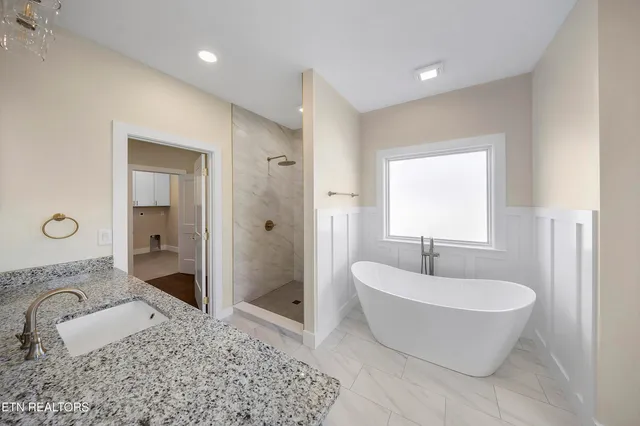 $890,000 | 5929 John Drive, Greenback, TN 37742