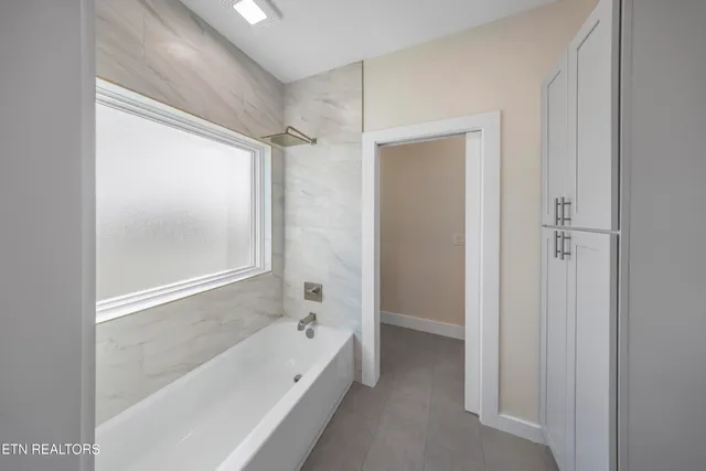 $890,000 | 5929 John Drive, Greenback, TN 37742