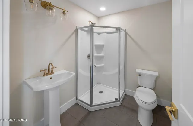 $890,000 | 5929 John Drive, Greenback, TN 37742