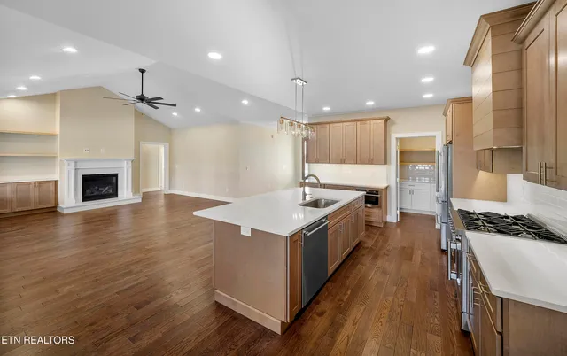 $890,000 | 5929 John Drive, Greenback, TN 37742