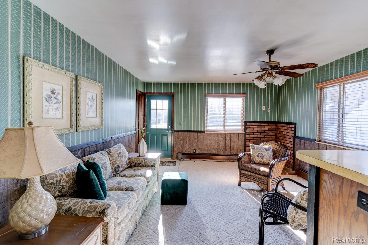 7255 Miller Road Swartz Creek, MI 48473 - Photo 5 of 24 DSC03886_7_8.jpg