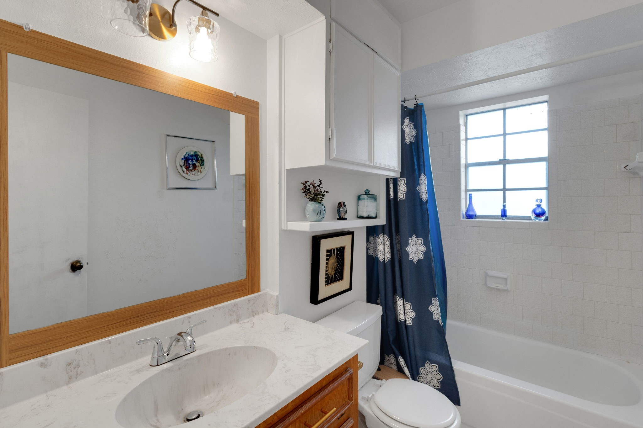 61 Campfire Circle Coldspring, TX 77331 - Photo 16 of 30 Full guest bathroom between the two guest bedrooms