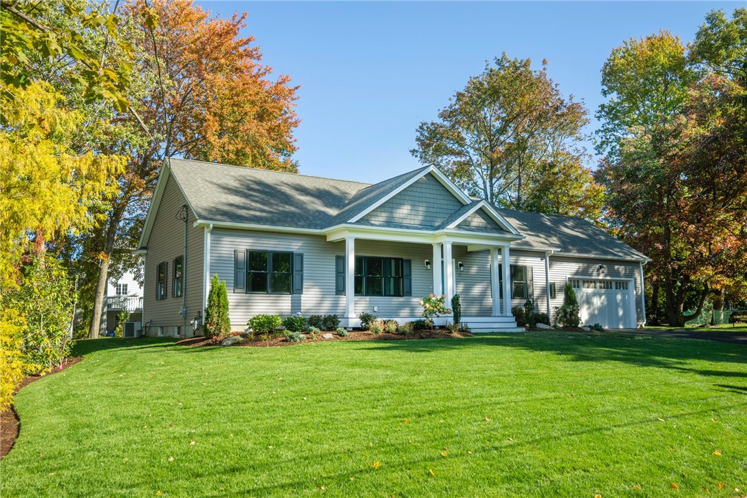 17 Applewood Road Cranston, RI 02920 - Photo 3 of 41