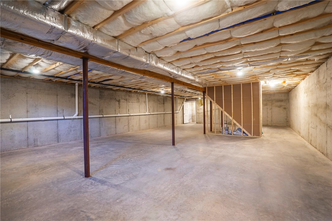 17 Applewood Road Cranston, RI 02920 - Photo 34 of 41