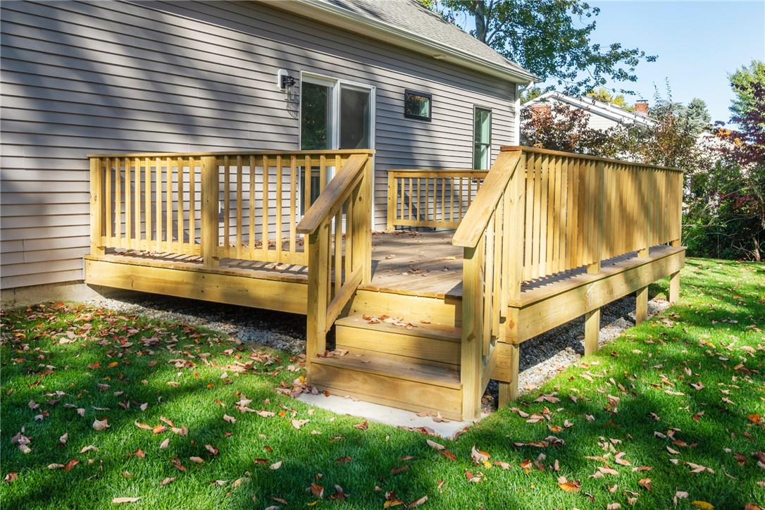 17 Applewood Road Cranston, RI 02920 - Photo 39 of 41