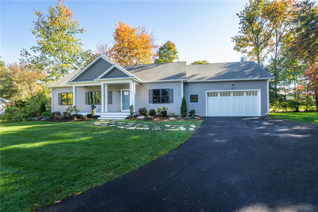 17 Applewood Road Cranston, RI 02920 - Photo 4 of 41