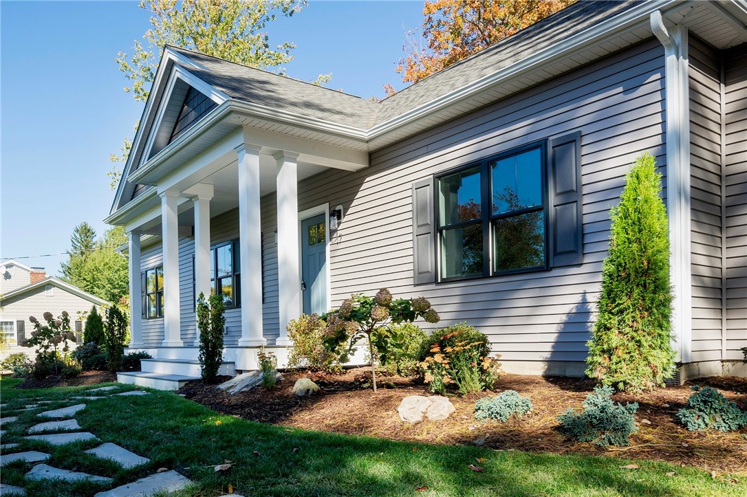 17 Applewood Road Cranston, RI 02920 - Photo 6 of 41