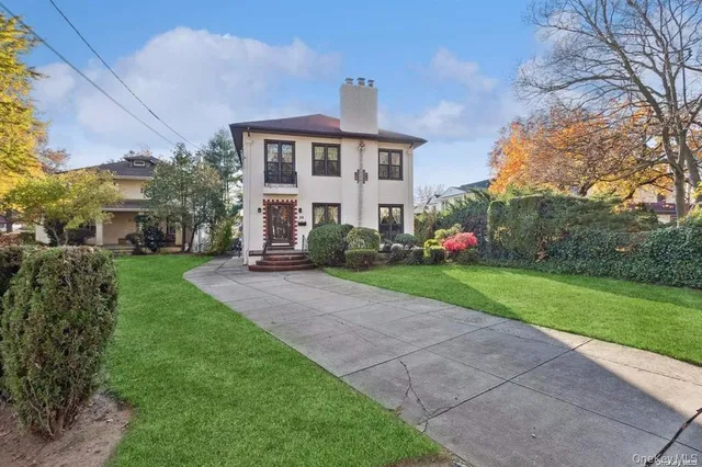 $1,499,998 | 56 Floral Parkway, Floral Park, NY 11001