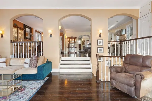 $1,499,998 | 56 Floral Parkway, Floral Park, NY 11001