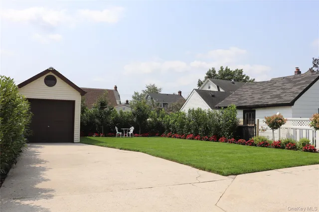 $1,499,998 | 56 Floral Parkway, Floral Park, NY 11001