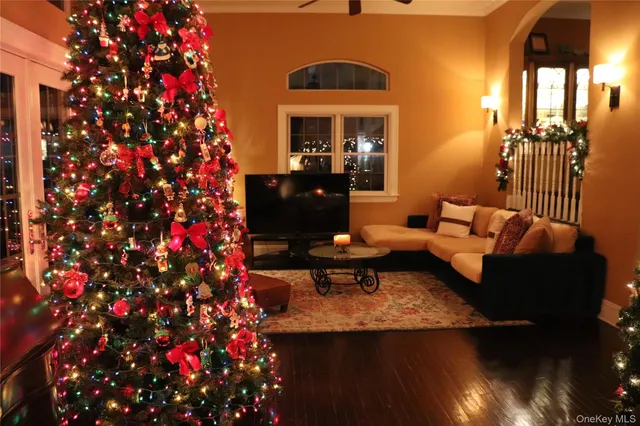 $1,499,998 | 56 Floral Parkway, Floral Park, NY 11001