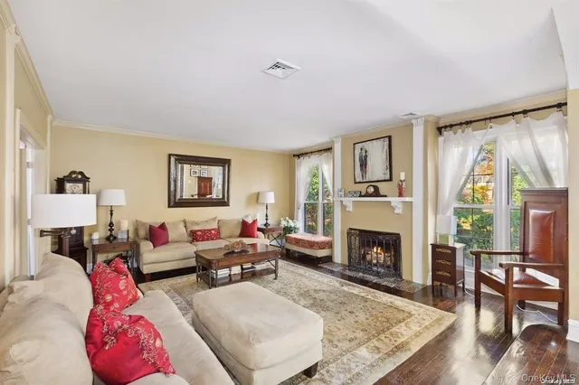 $1,499,998 | 56 Floral Parkway, Floral Park, NY 11001