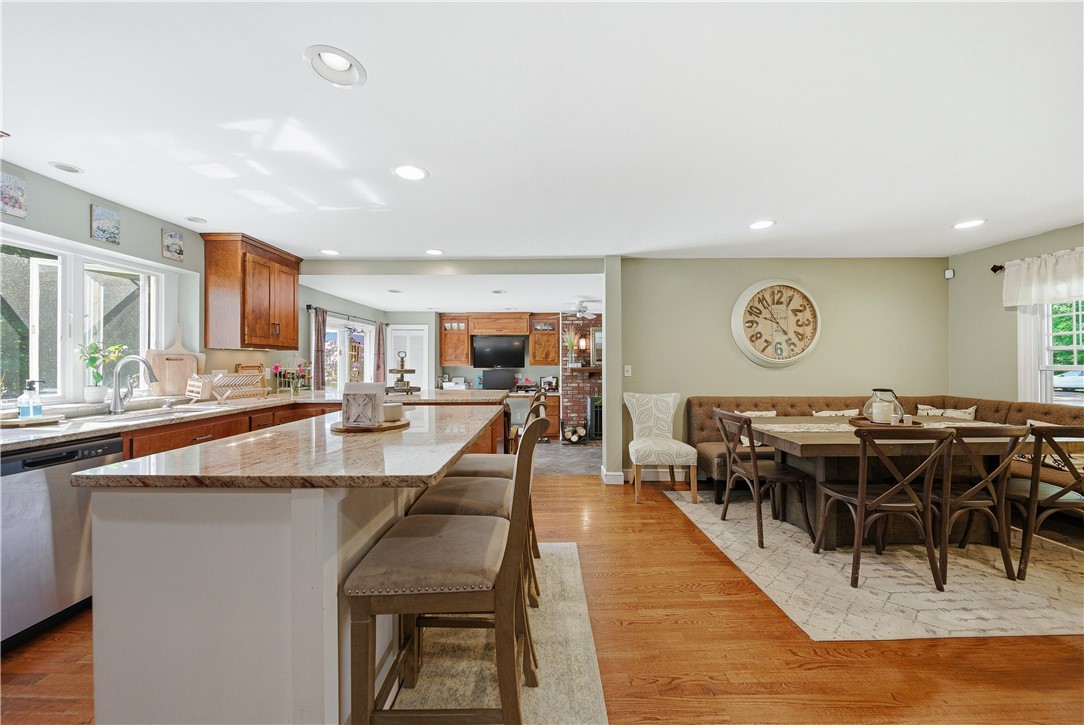 652 Old Post Road North Attleboro, MA 02760 - Photo 6 of 41
