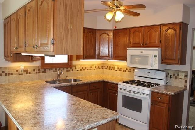 5211 Fitzgerald Road St. Clair, MI 48079 - Photo 6 of 27 IMG_8778.JPG