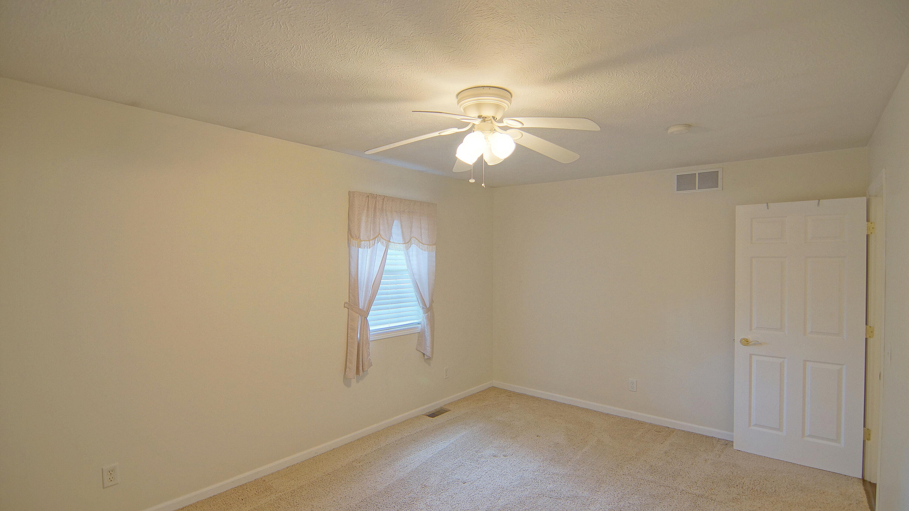 23803 Evan Street Cassopolis, MI 49031 - Photo 11 of 35 DSC05204