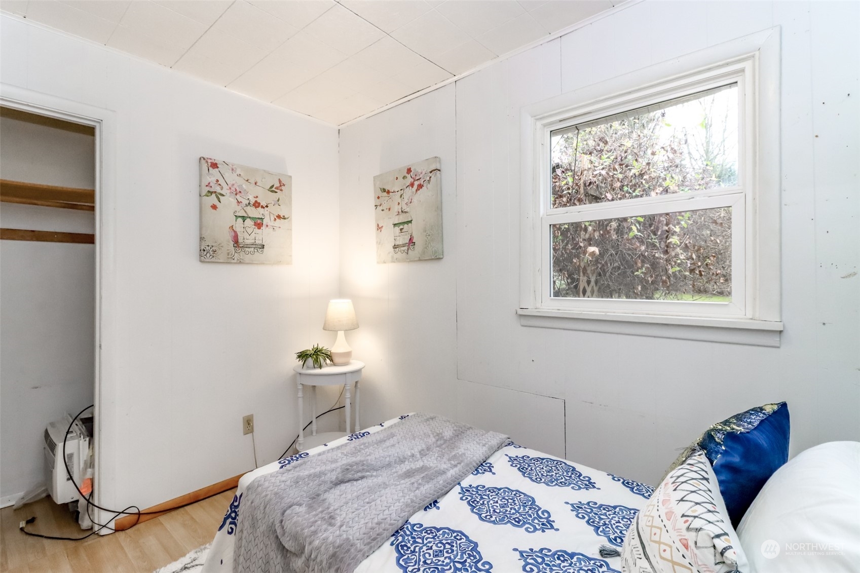 13045 166th Avenue Southeast Renton, WA 98059 - Photo 36 of 40 a bedroom with a bed and a window
