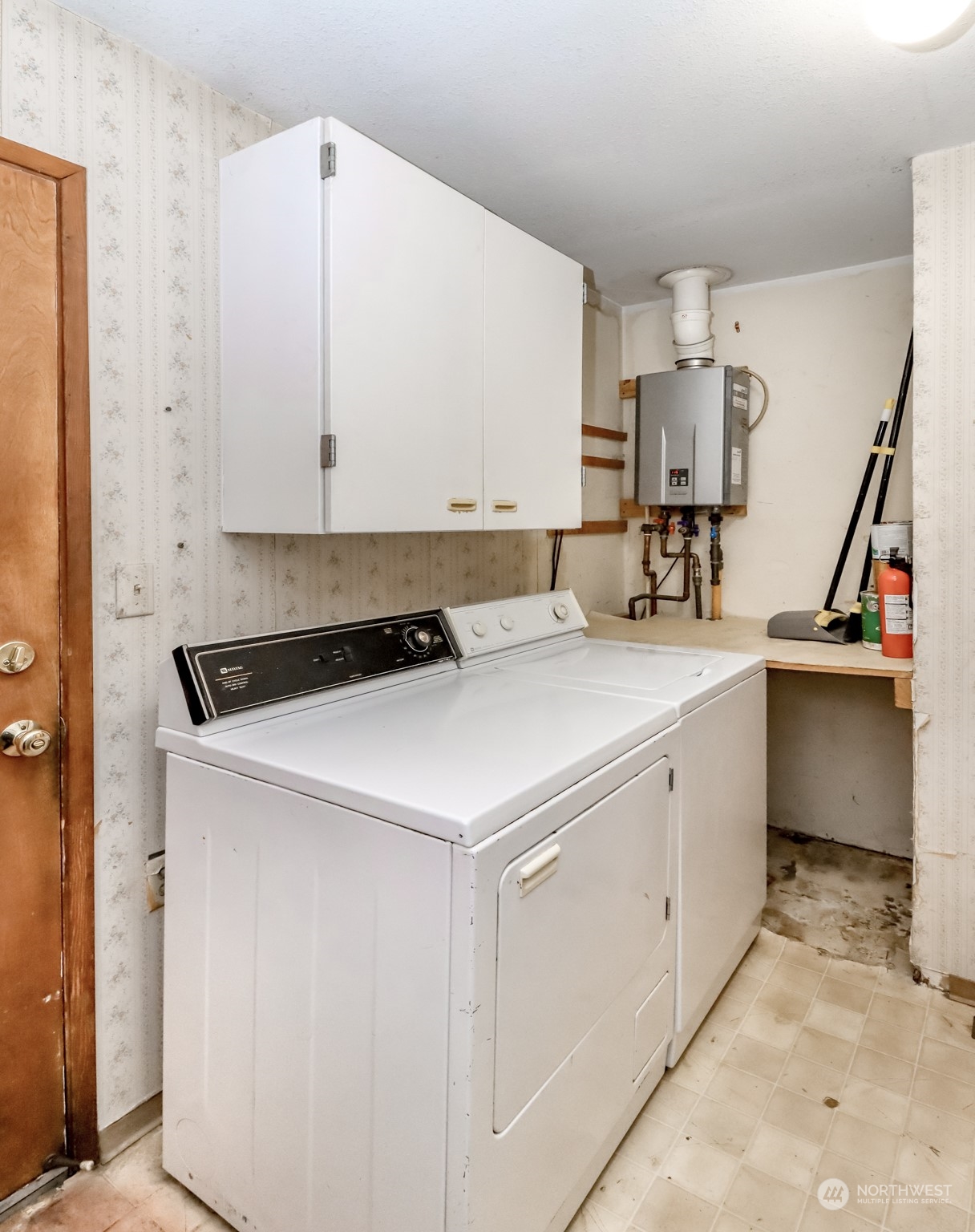 13045 166th Avenue Southeast Renton, WA 98059 - Photo 38 of 40 a utility room with washer and dryer