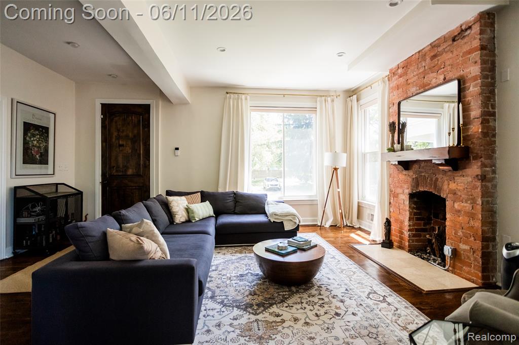 227 Melbourne Street Detroit, MI 48202 - Photo 5 of 50