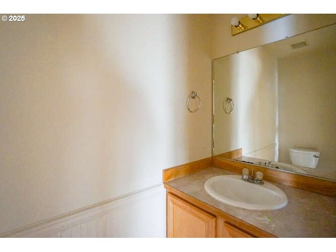 4000 Northeast 109th Avenue, Unit 53 Vancouver, WA 98682 - Photo 16 of 27 a bathroom with a sink and a mirror