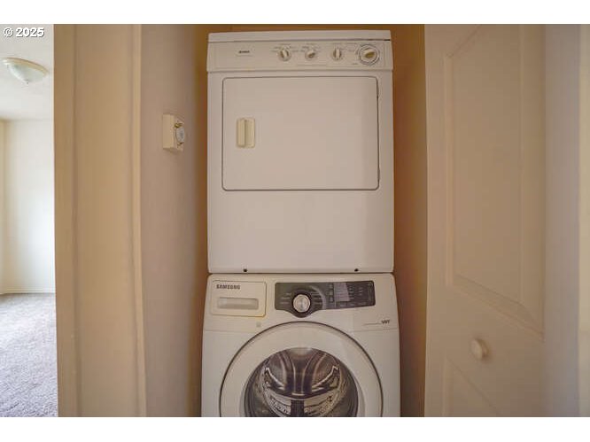 4000 Northeast 109th Avenue, Unit 53 Vancouver, WA 98682 - Photo 19 of 27 a view of washer and dryer