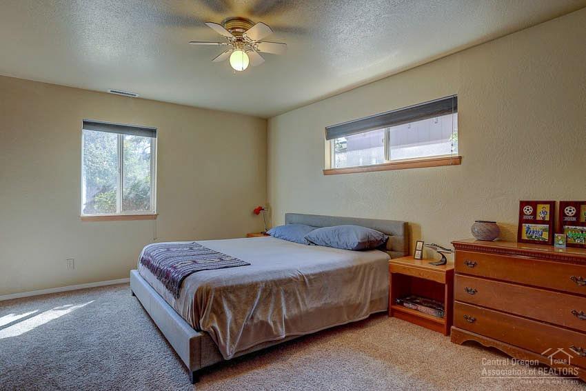 522 Southwest 13th Street Redmond, OR 97756 - Photo 9 of 23 Gallery Image 9