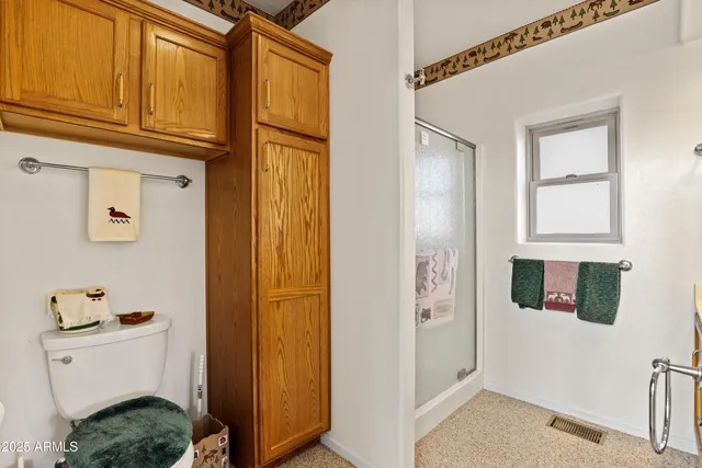 a view of kitchen with washer and dryer