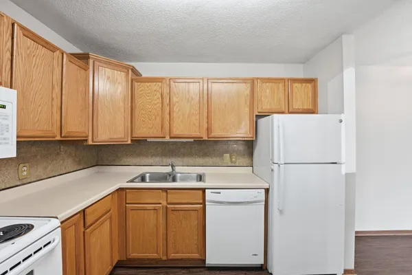 $1,640 | 64 East 13th Street, Waconia, MN 55387