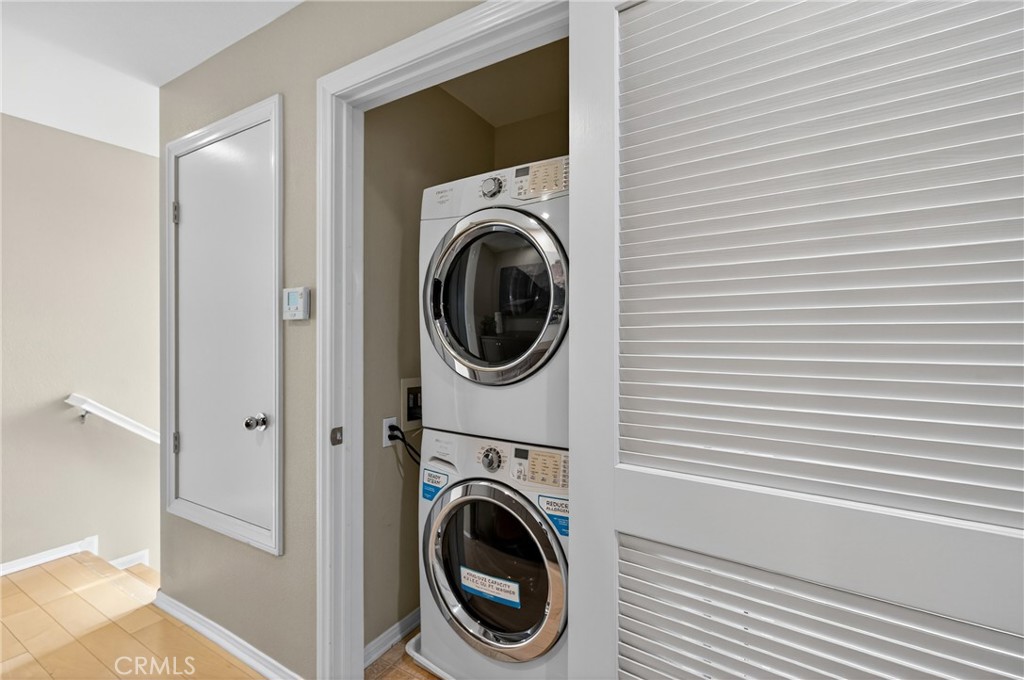 942 South 4th Street Montebello, CA 90640 - Photo 18 of 20 a utility room with dryer and washer