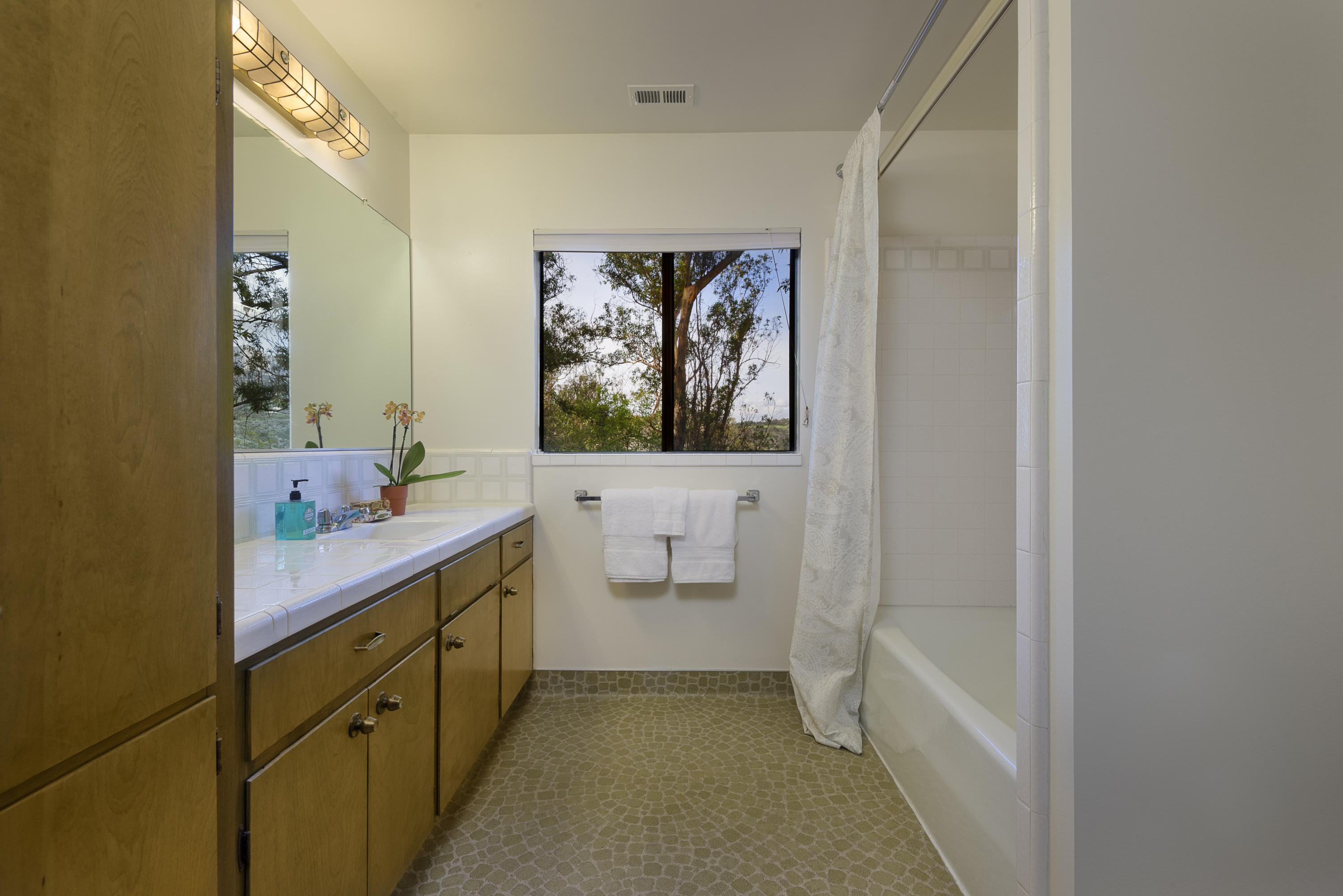 100 Sierra Vista Road Montecito, CA 93108 - Photo 12 of 28 Hall bathroom - West wing
