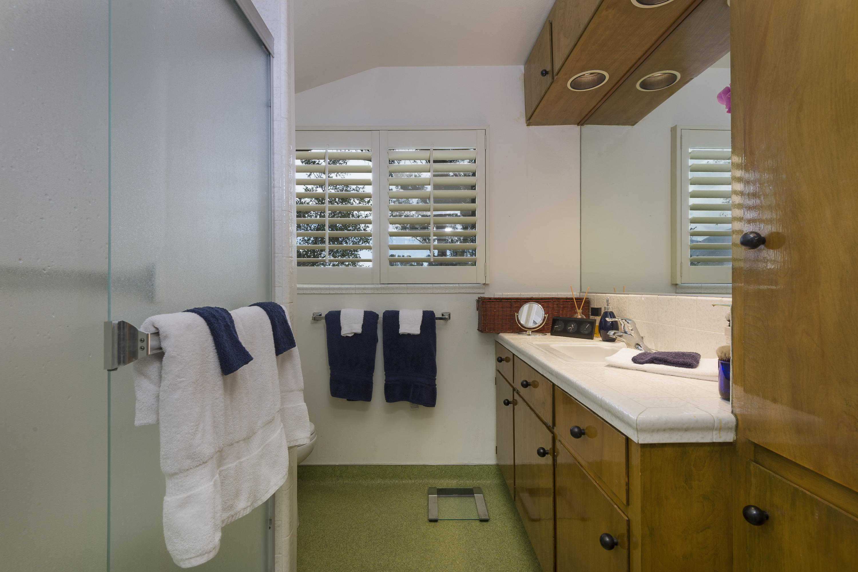 100 Sierra Vista Road Montecito, CA 93108 - Photo 22 of 28 Guest House bathroom