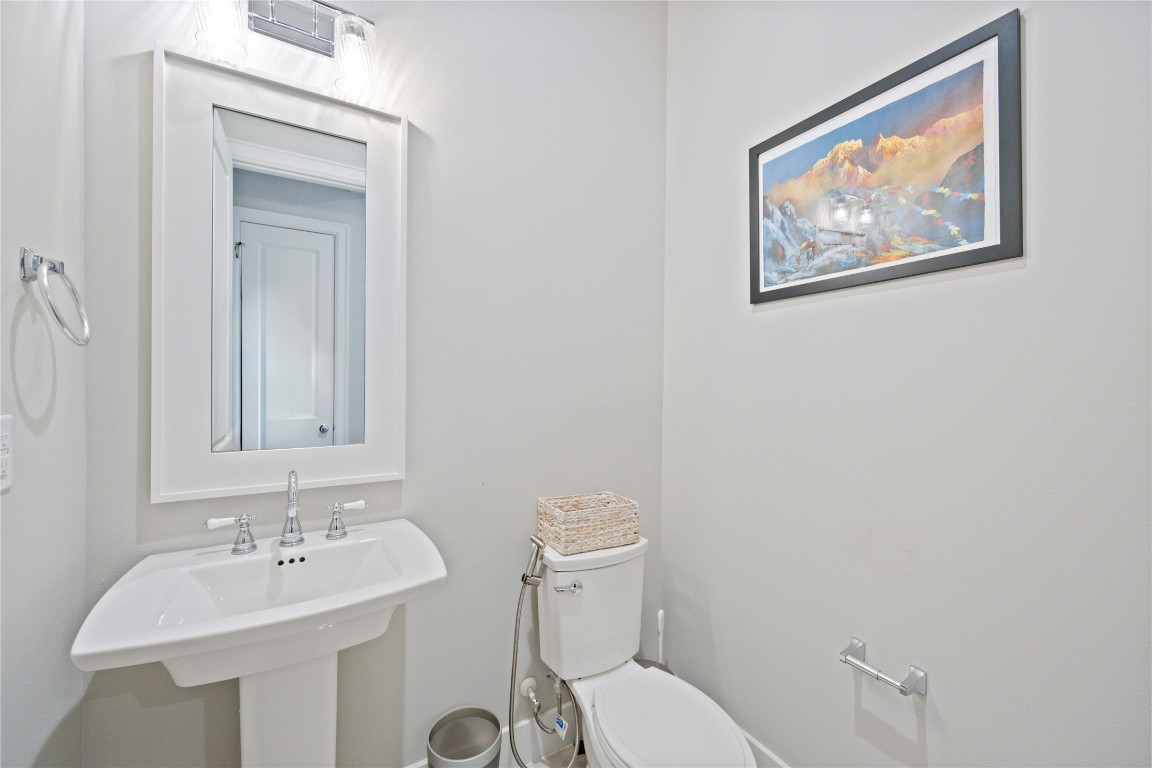 1324 West Pierce Street Houston, TX 77019 - Photo 11 of 26 a bathroom with a toilet sink and mirror