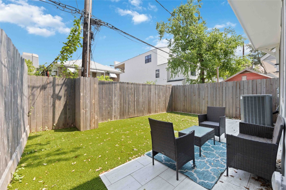 1324 West Pierce Street Houston, TX 77019 - Photo 12 of 26 a backyard of a house with table and chairs