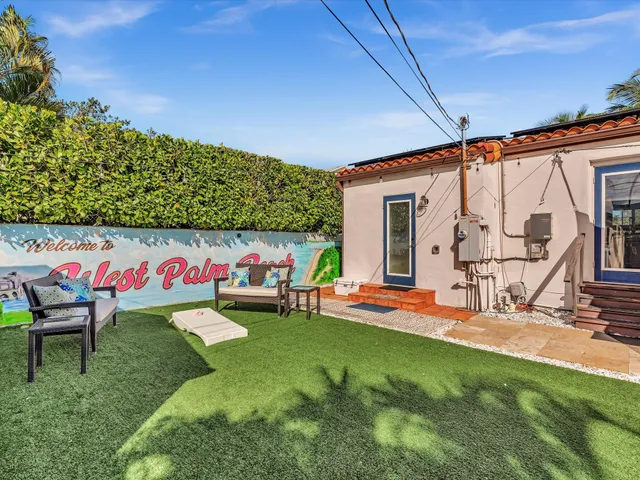 a view of an outdoor space