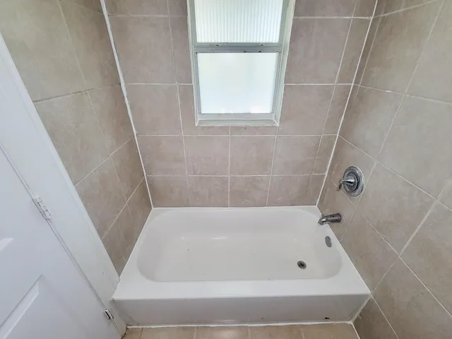 $850 | 711 Ave A, Unit 3, La Marque, TX 77568