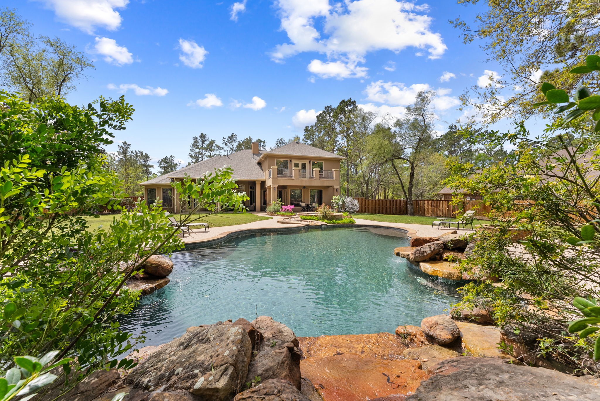 a view of a garden with lawn chairs